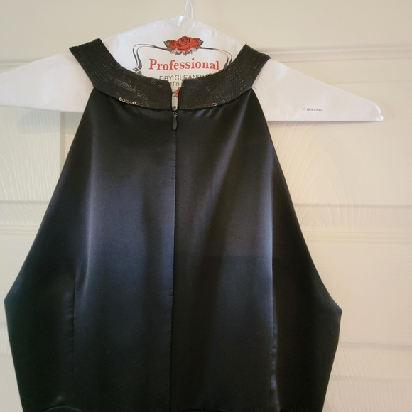 Elegant Black Calvin Klein Evening Gown - Picture 4 of 8